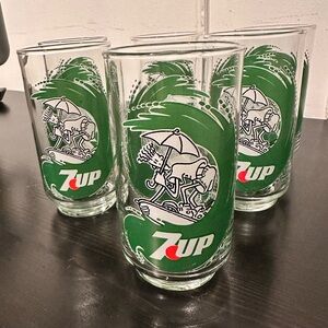 7UP VINTAGE Green Surfer Logo Glasses - Set of 6